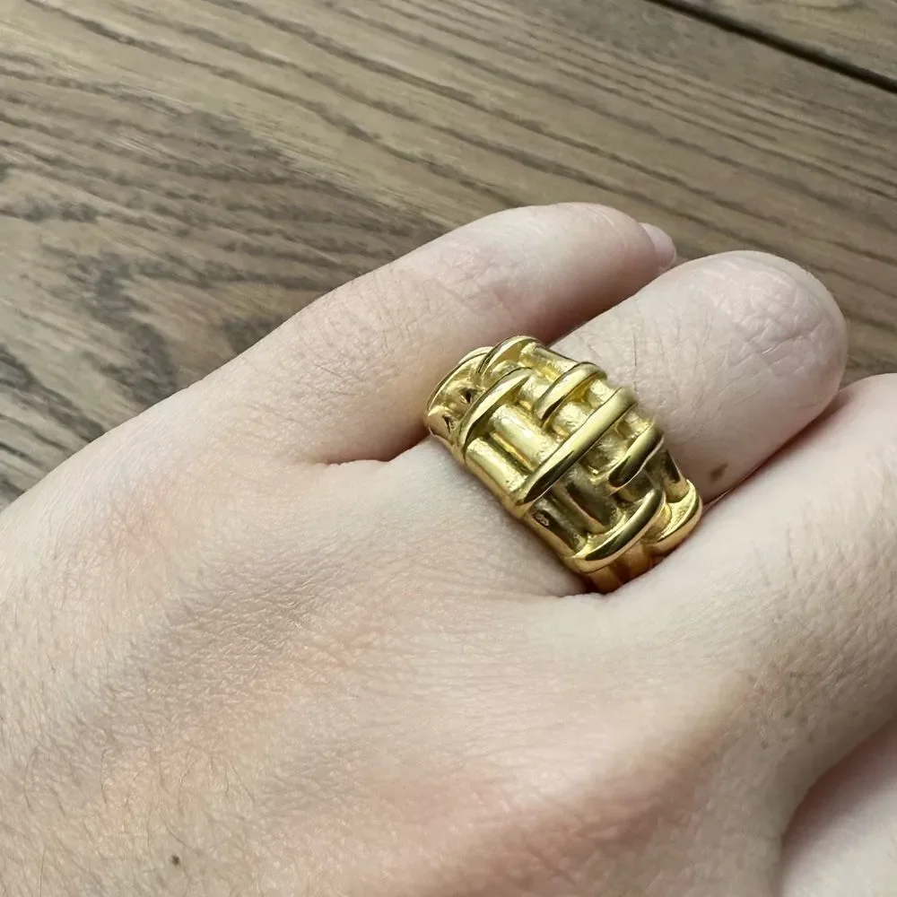 Textured metal ring